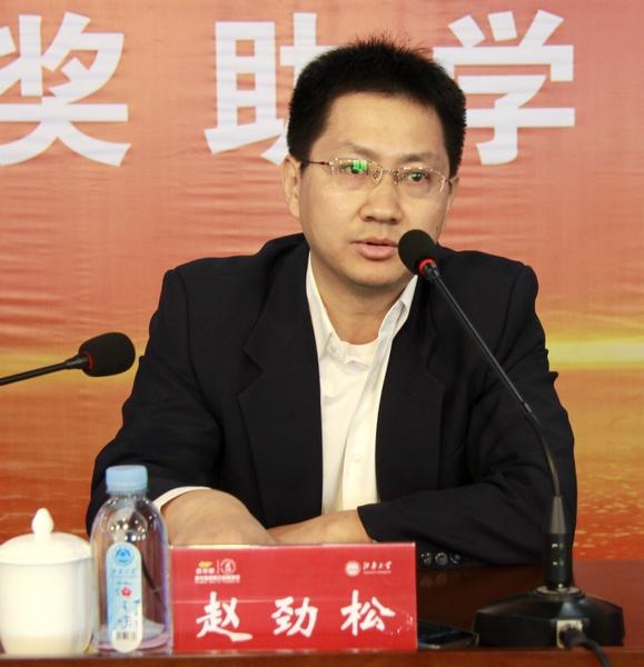 我校举行2013年度“金龙鱼奖助学金”颁奖典礼