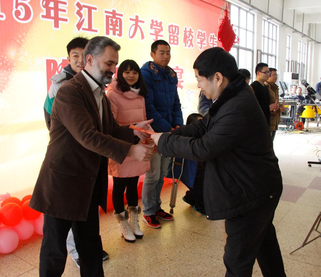 我校隆重举行2015年寒假留校学生新年团拜会