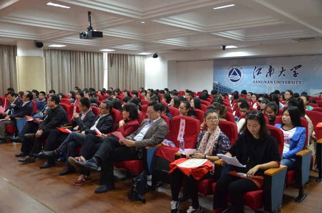 医学院举行2015年社会奖助学金颁奖仪式