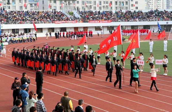 我校2013年金秋体育节暨第十三届田径运动会隆重开幕