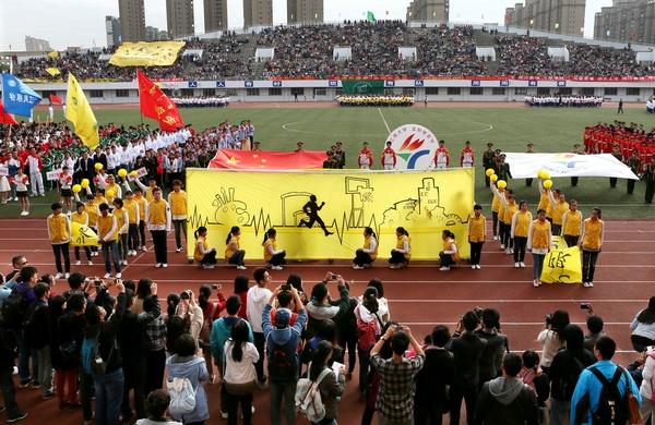 我校2013年金秋体育节暨第十三届田径运动会隆重开幕