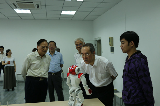君远学院2015届毕业典礼隆重举行