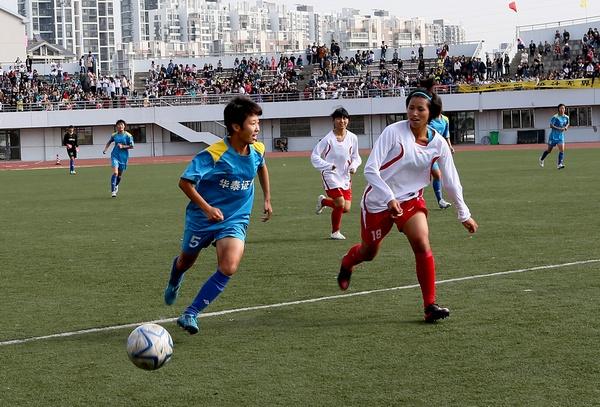 我校2013年金秋体育节暨第十三届田径运动会隆重开幕