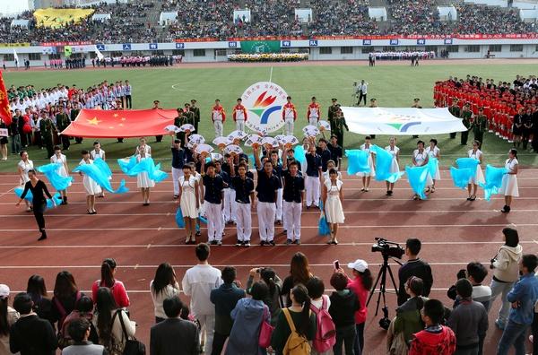 我校2013年金秋体育节暨第十三届田径运动会隆重开幕