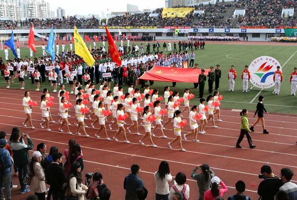 我校2013年金秋体育节暨第十三届田径运动会隆重开幕